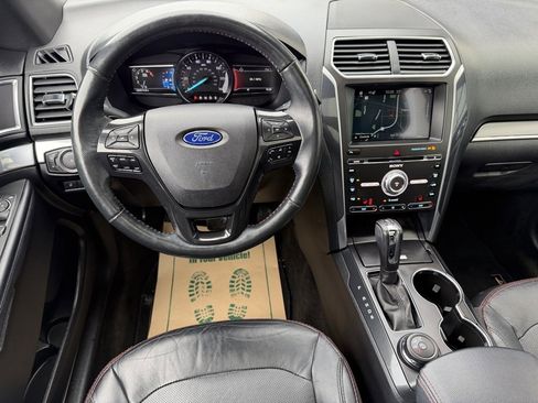 Used 2018 Ford Explorer Sport image 16