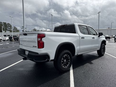 Used 2024 Chevrolet Silverado 1500 ZR2 w/ Technology Package image 10