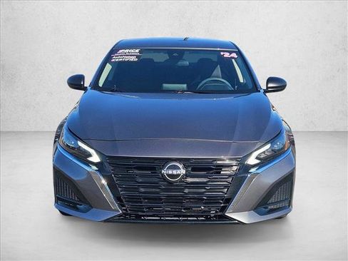 Used 2024 Nissan Altima 2.5 SV image 2