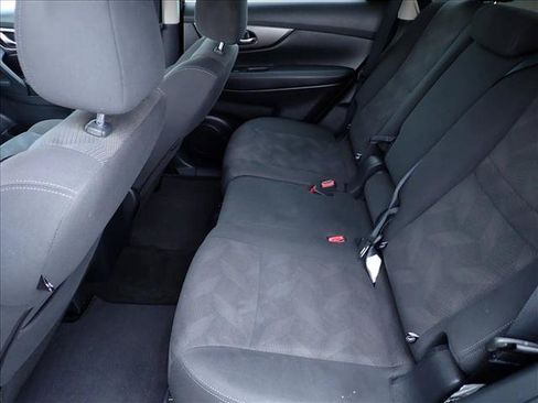Used 2016 Nissan Rogue SV AWD/4WD image 9
