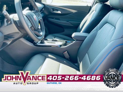 Used 2025 Buick Envista Sport Touring image 16