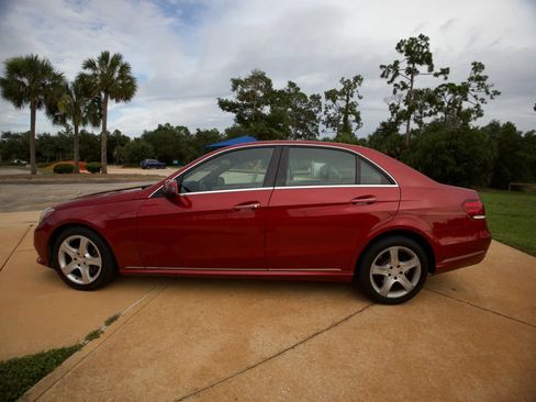 Used 2014 Mercedes-Benz E 350 4MATIC Sedan image 3