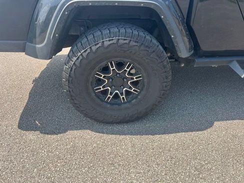 Used 2022 Jeep Gladiator Sport AWD/4WD image 14
