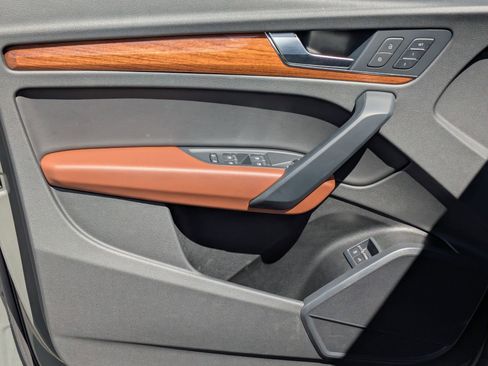 Certified 2023 Audi Q5 e Premium w/ Convenience Package AWD/4WD image 9