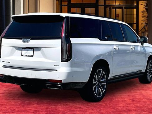Used 2022 Cadillac Escalade ESV Sport Platinum w/ Heavy-Duty Trailer Package AWD/4WD image 6