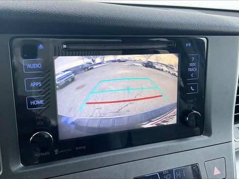 Used 2017 Toyota Sienna LE image 26