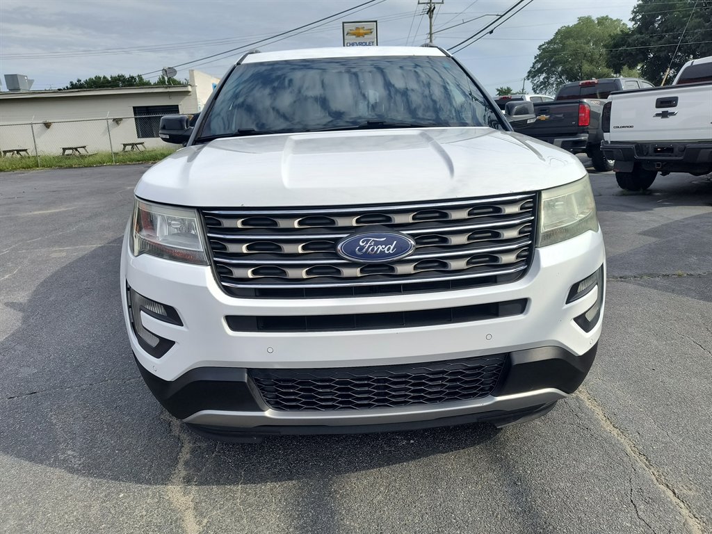 Used 2016 Ford Explorer XLT w/ Equipment Group 202A FWD image 8