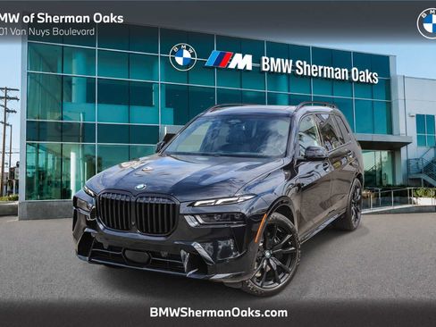 Used 2024 BMW X7 xDrive40i w/ M Sport Package AWD/4WD image 1