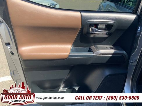 Used 2017 Toyota Tacoma Limited w/ Tow Package AWD/4WD image 8