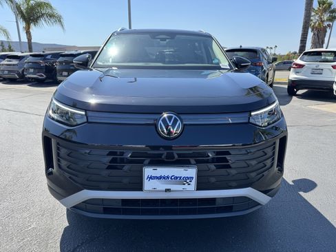 Certified 2025 Volkswagen Tiguan SE AWD/4WD image 3