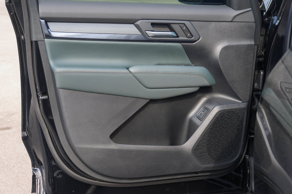 New 2027 GMC Terrain AT4 w/ Technology Package II AWD/4WD image 11
