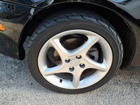 Used 2001 MAZDA MX-5 Miata RWD image 8