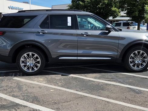 New 2025 Ford Explorer Active w/ Active Comfort Package image 8