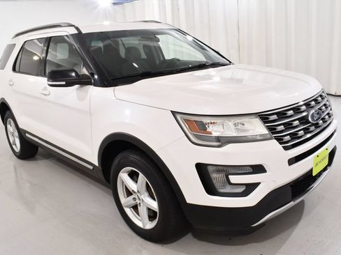 Used 2017 Ford Explorer XLT AWD/4WD image 5