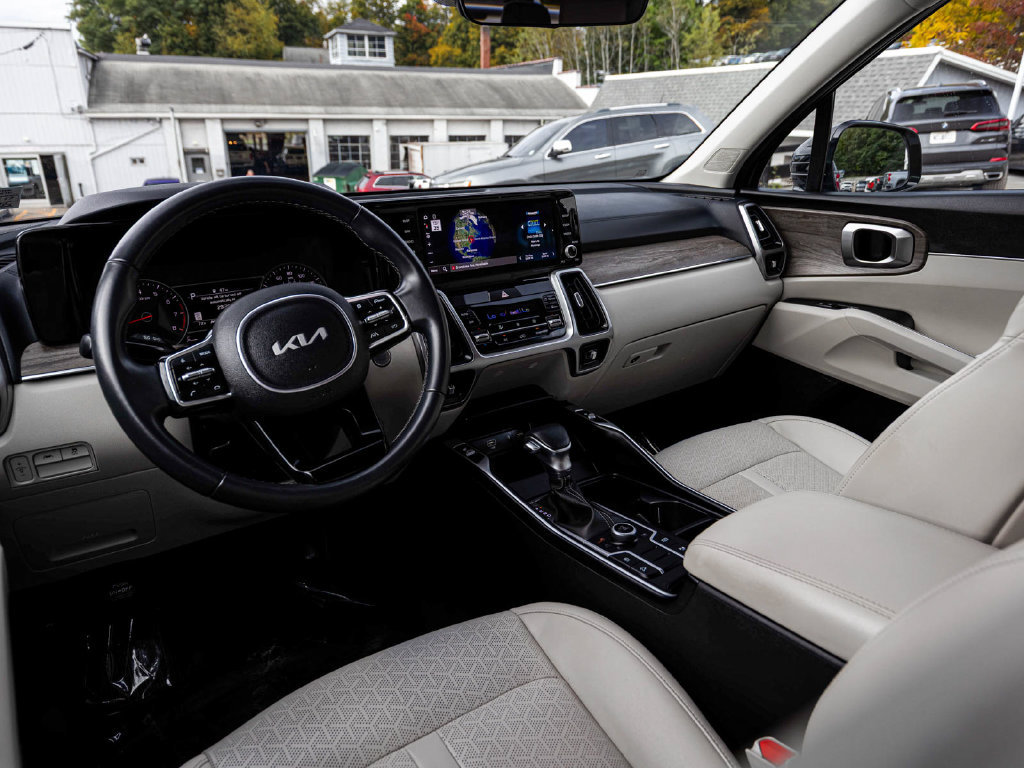 Used 2023 Kia Sorento S w/ Panoramic Sunroof Package AWD/4WD image 17