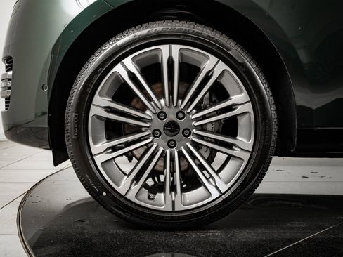 New 2026 Land Rover Range Rover SE image 13