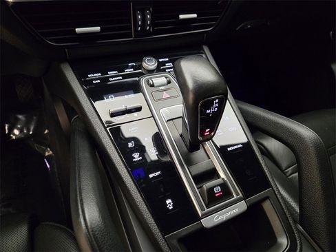 Used 2022 Porsche Cayenne Platinum Edition image 39
