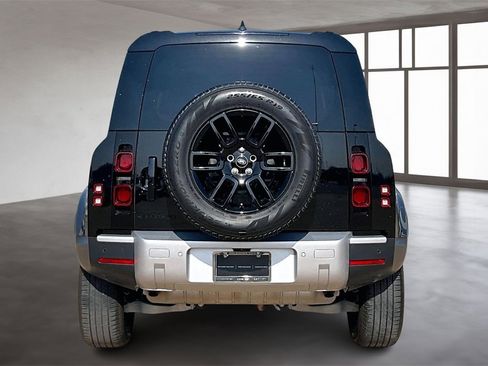 Used 2025 Land Rover Defender 110 S image 4