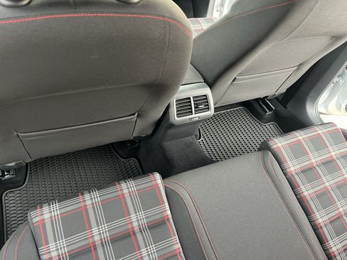 Used 2016 Volkswagen Golf 4-Door FWD image 23