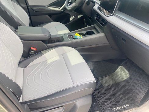 New 2026 Volkswagen Tiguan SE R-Line AWD/4WD image 12