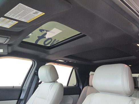 Used 2014 Ford Explorer XLT w/ Equipment Group 202A AWD/4WD image 22