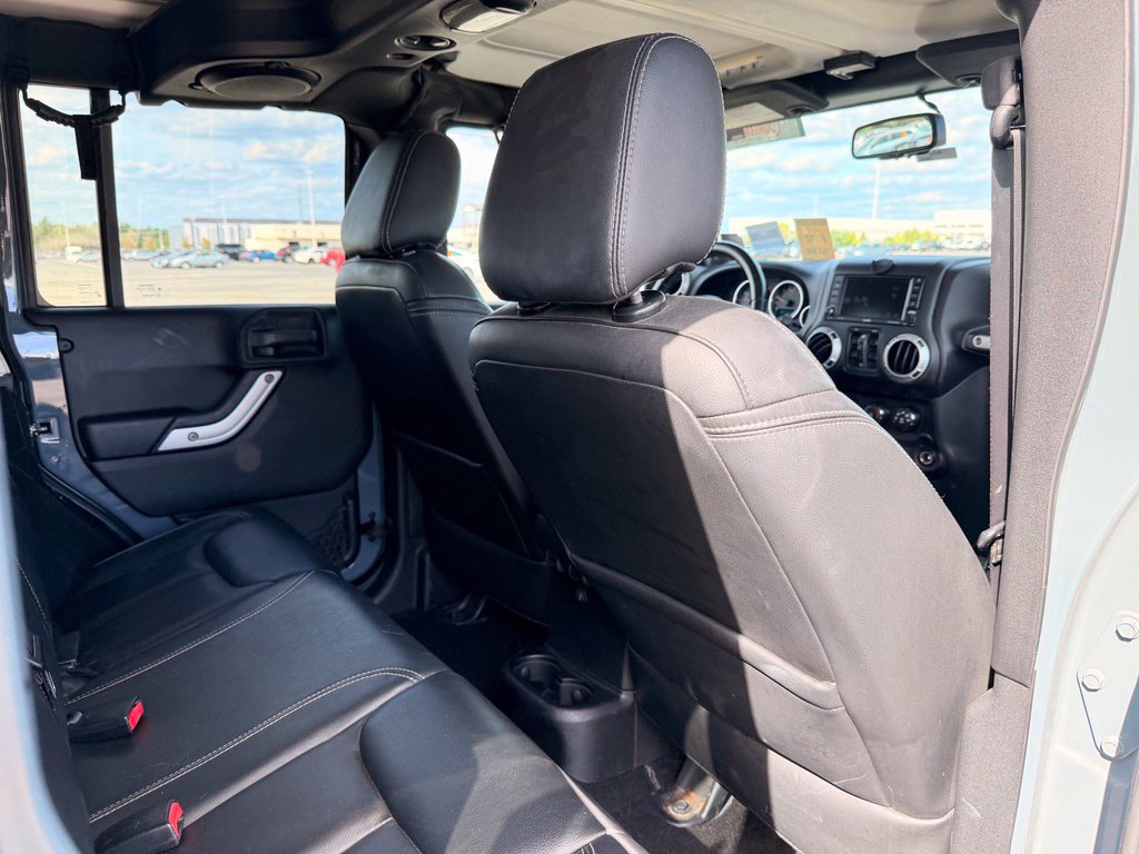 Used 2014 Jeep Wrangler Unlimited Sahara w/ Dual Top Group AWD/4WD image 15