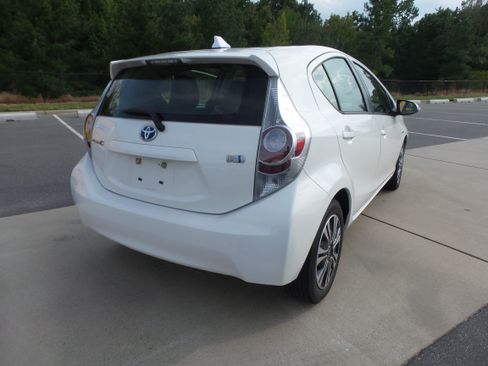 Used 2013 Toyota Prius C One FWD image 6