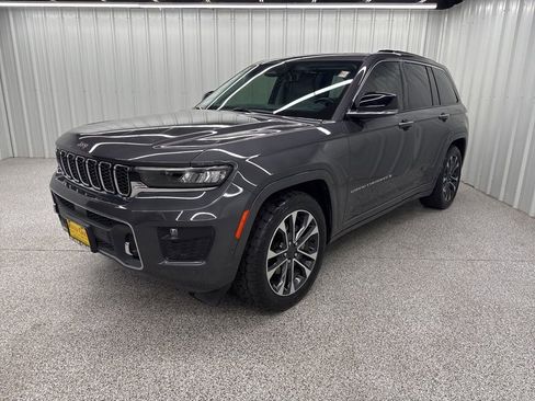 Used 2022 Jeep Grand Cherokee Overland w/ Luxury Tech Group IV AWD/4WD image 3