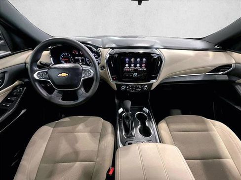 Used 2023 Chevrolet Traverse LS FWD image 16
