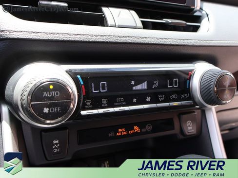 Used 2025 Toyota RAV4 XLE AWD/4WD image 35