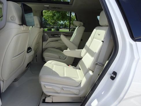 Used 2024 Cadillac Escalade Sport Platinum w/ LPO, ONYX Package AWD/4WD image 15