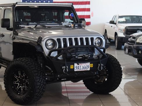 Used 2018 Jeep Wrangler Unlimited Sport S AWD/4WD image 9