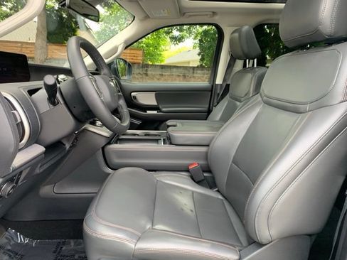 Certified 2025 Ford Expedition Active AWD/4WD image 18