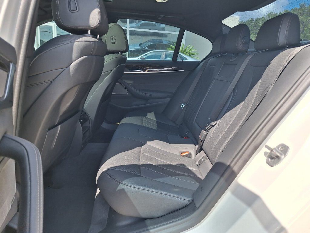 Used 2021 BMW 530i w/ M Sport Package RWD image 10