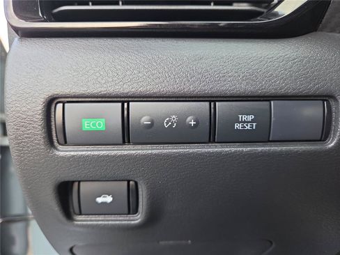 Used 2024 Nissan Sentra SR w/ SR Premium Package FWD image 15