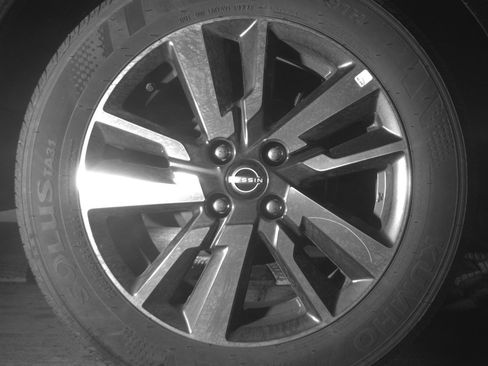 Used 2025 Nissan Versa SV FWD image 15