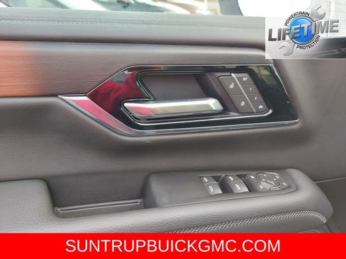 Used 2025 GMC Yukon XL Denali image 19