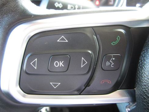 Used 2018 Jeep Wrangler Unlimited Sahara image 33