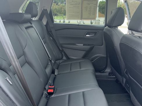 Used 2025 Nissan Rogue SV w/ SV Premium Package FWD image 18