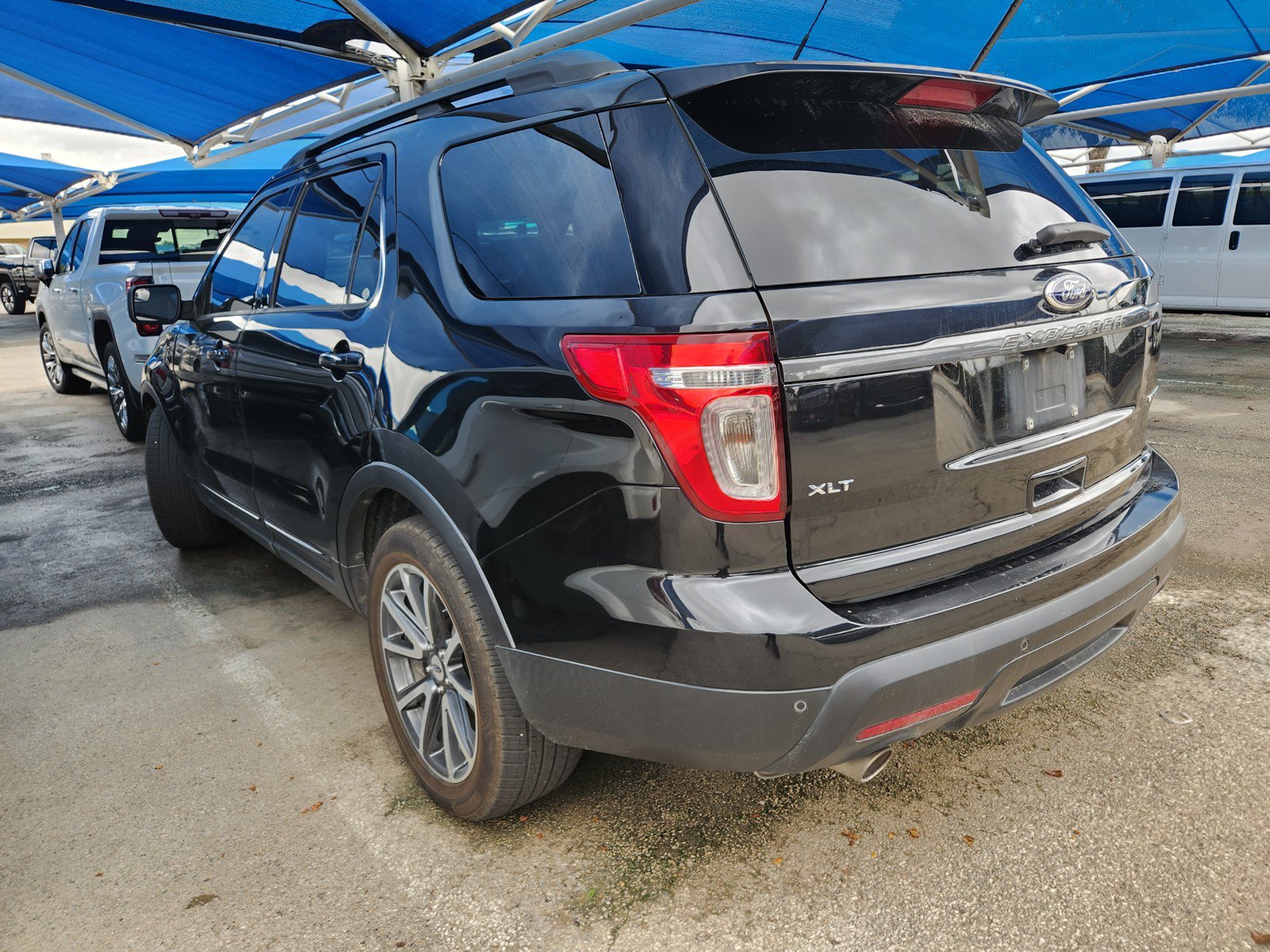Used 2015 Ford Explorer XLT w/ Equipment Group 202A FWD image 3