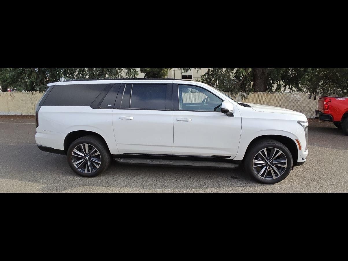 Used 2025 Cadillac Escalade ESV Sport RWD image 20