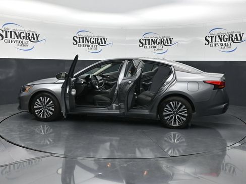 Used 2025 Nissan Altima 2.5 SV FWD image 40
