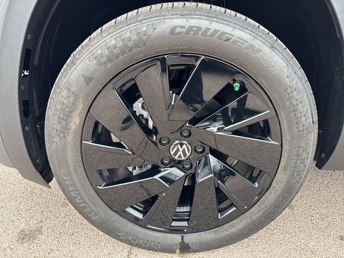 New 2026 Volkswagen Atlas Cross Sport SE image 9