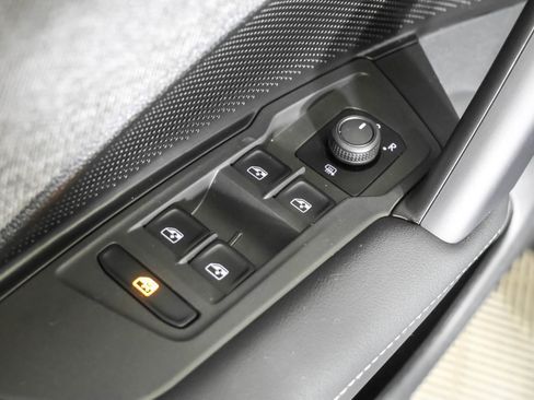 Used 2025 Volkswagen Tiguan S w/ 18" Wheel Package image 34