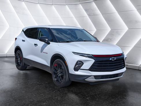 Used 2023 Chevrolet Blazer LT FWD image 2