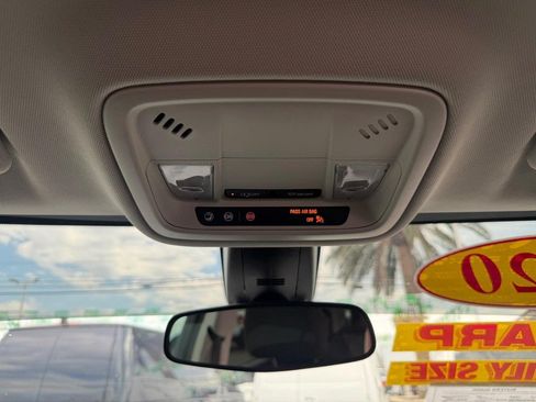 Used 2020 Chevrolet Traverse LT FWD image 35