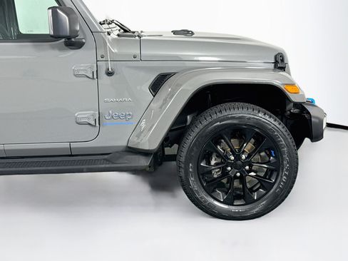 Used 2023 Jeep Wrangler Unlimited Sahara w/ Dual Top Group AWD/4WD image 43