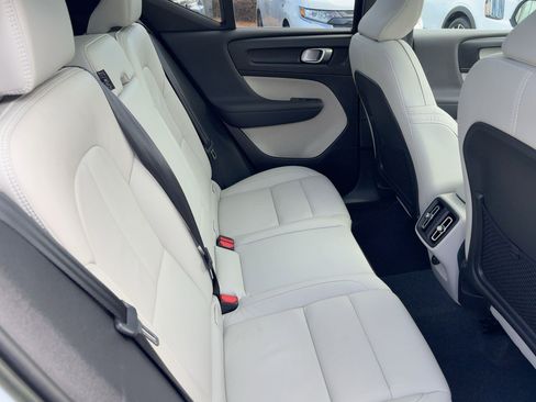 Used 2023 Volvo XC40 B5 Plus w/ Protection Package Premier image 26