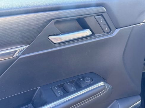 Used 2024 GMC Acadia Elevation image 12