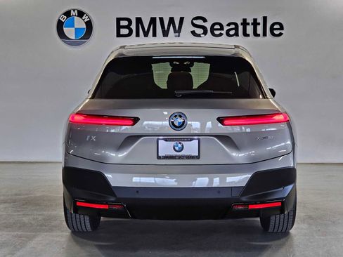Used 2023 BMW iX xDrive50 w/ Premium Package AWD/4WD image 5